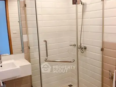  2 Bedrooms Condo at Circle Condominium-3