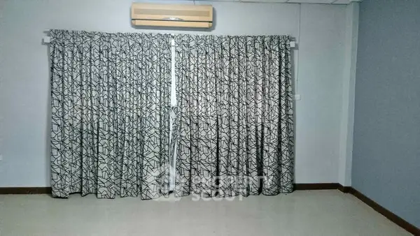 image_rental-28280767