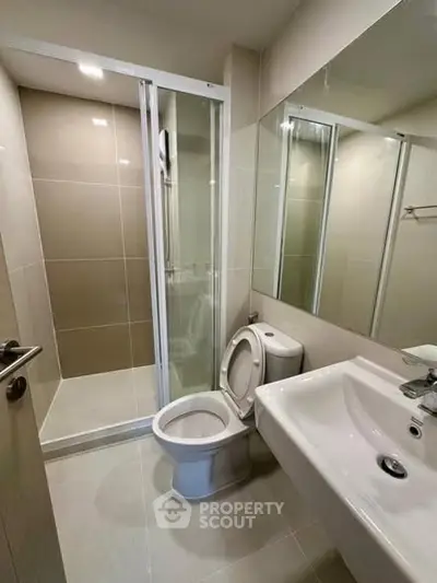 Modern bathroom with shower and sleek fixtures in a contemporary apartment.