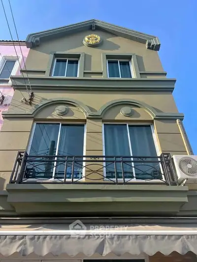 image_rental-29708070