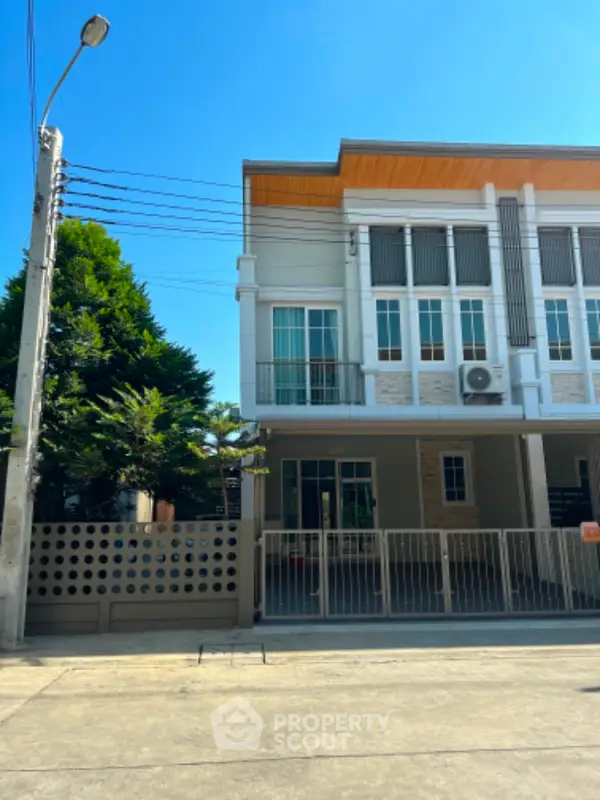 image_rental-6820493