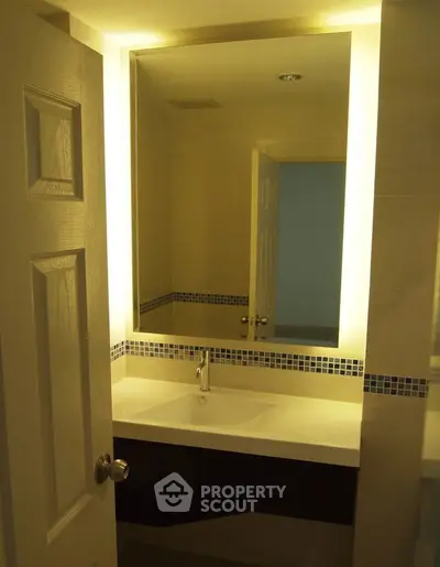  1 Bedroom Condo at Life Sathorn 10-2