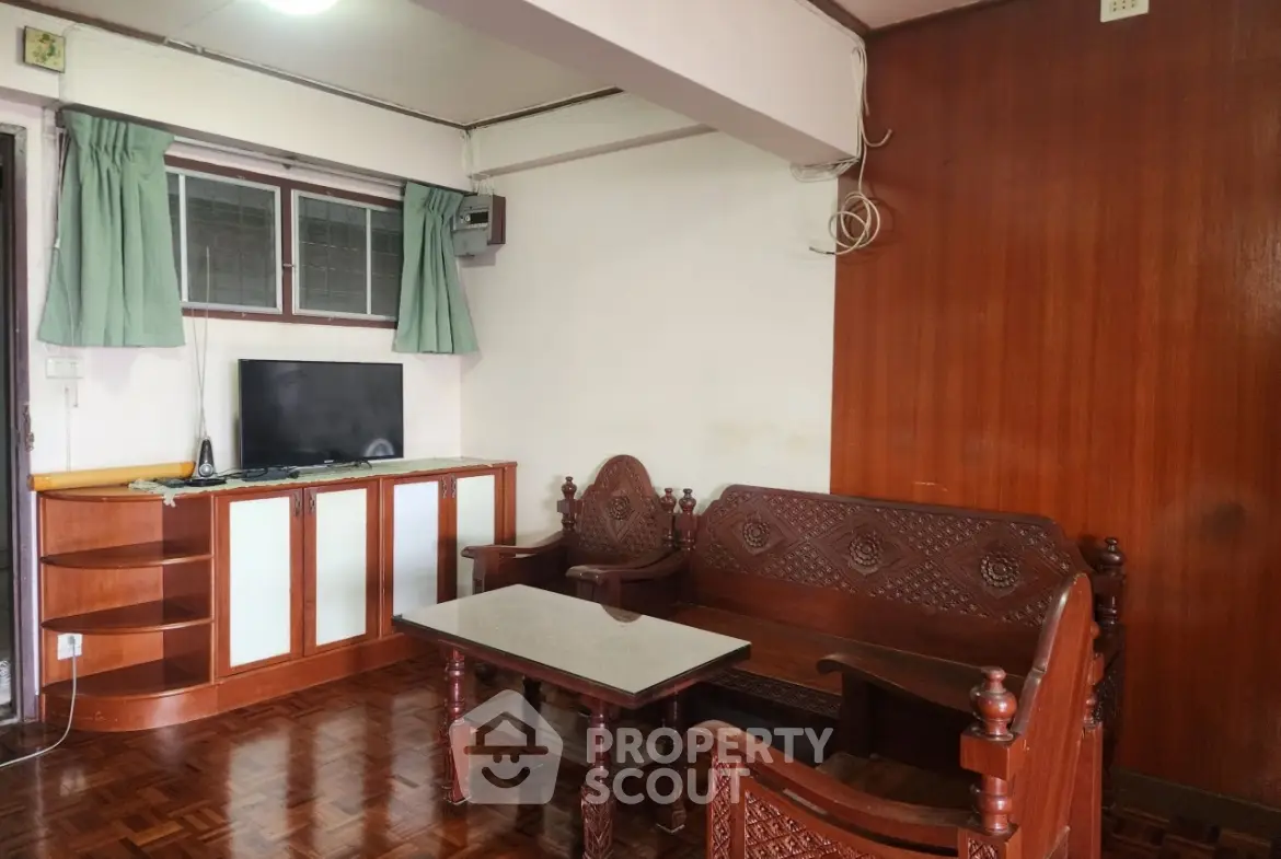 Ratchadamnoen Condominium