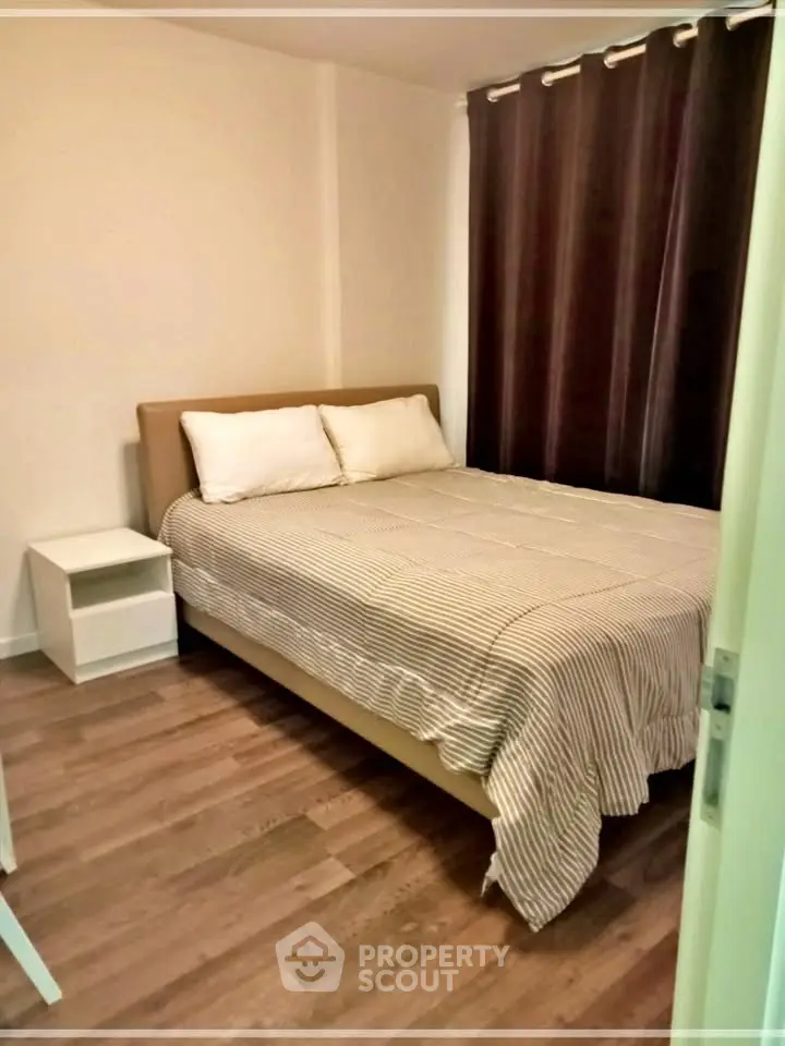 Cozy bedroom with modern decor and wooden flooring, perfect for relaxation.