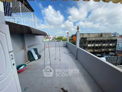 Spacious rooftop terrace with city views, perfect for outdoor relaxation and entertainment.
