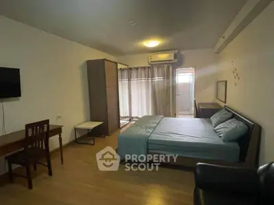 Spacious bedroom with modern furnishings and natural light, ideal for comfortable living.