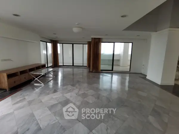 image_rental-6632459