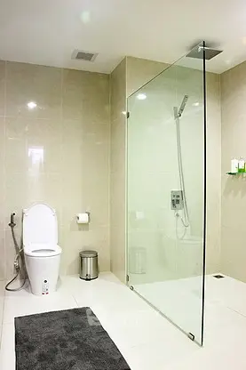 Fully Furnished 3 Bedrooms Apartment at Ploen Ruedee Night Market-5