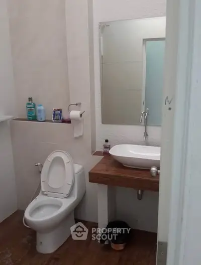 Modern bathroom with sleek fixtures and wooden accents, ideal for contemporary living.