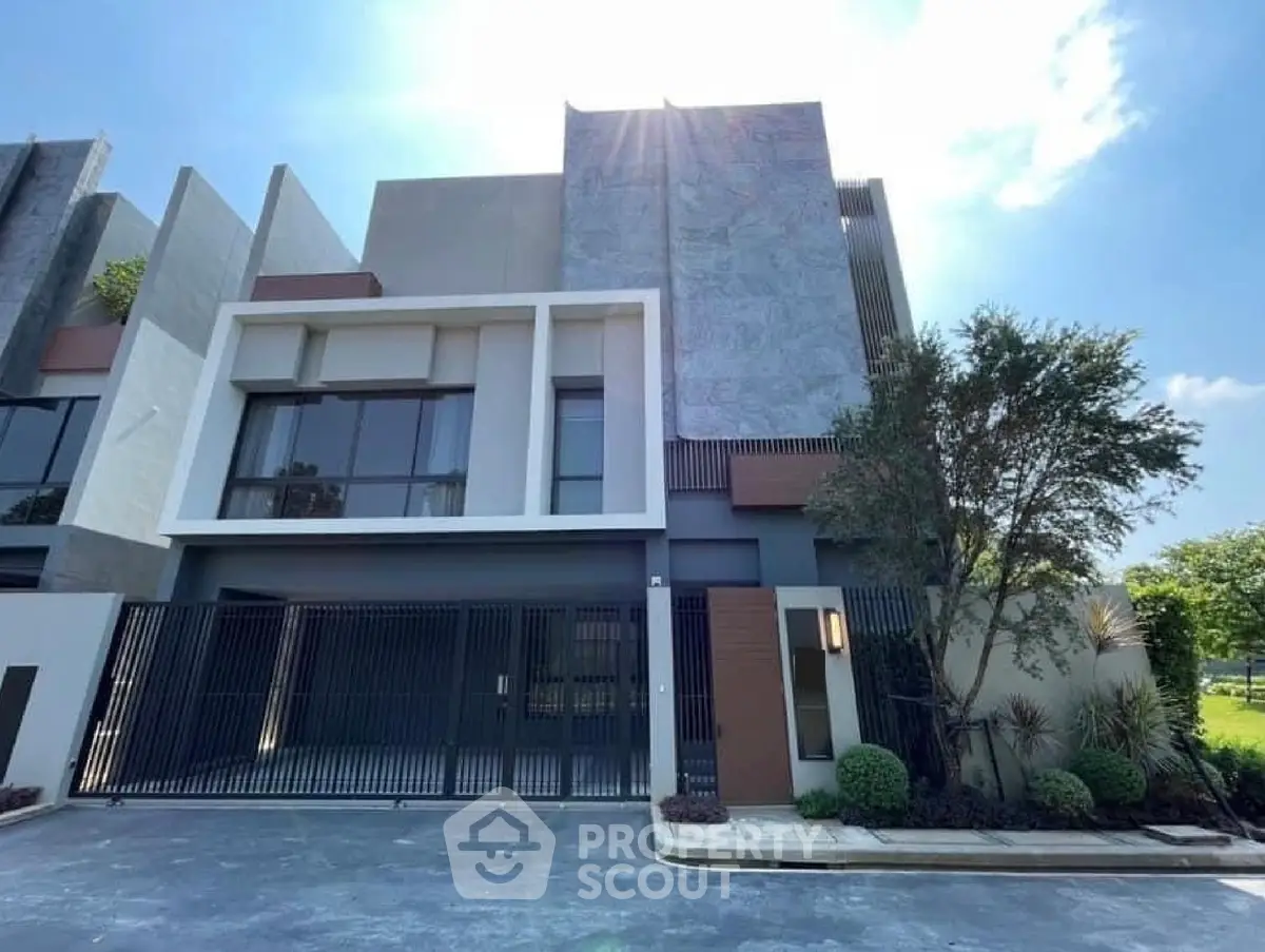 Screenshot 2567-08-26 at 12.22.46.jpg