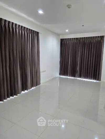 Spacious empty room with elegant curtains and glossy tiled flooring, perfect for customization.