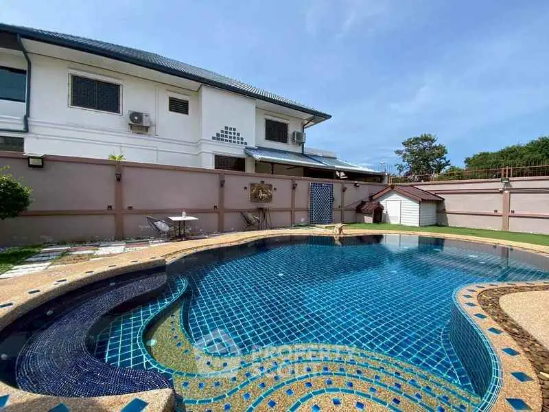 Luxurious home with stunning private pool and spacious outdoor area