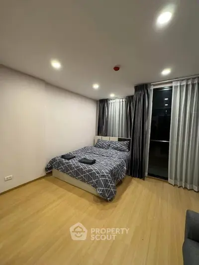 Modern bedroom with cozy lighting and stylish decor in a contemporary apartment.