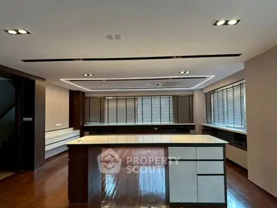 image_rental-30821411