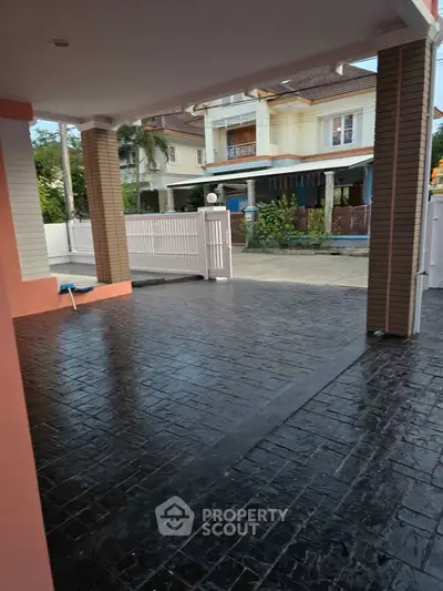 Spacious driveway with elegant paving in a suburban residential area, showcasing modern architecture.