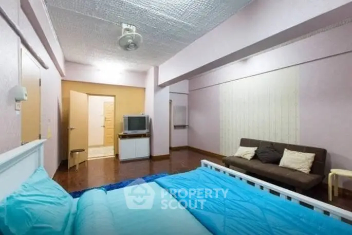  2 Bedrooms Condo -1