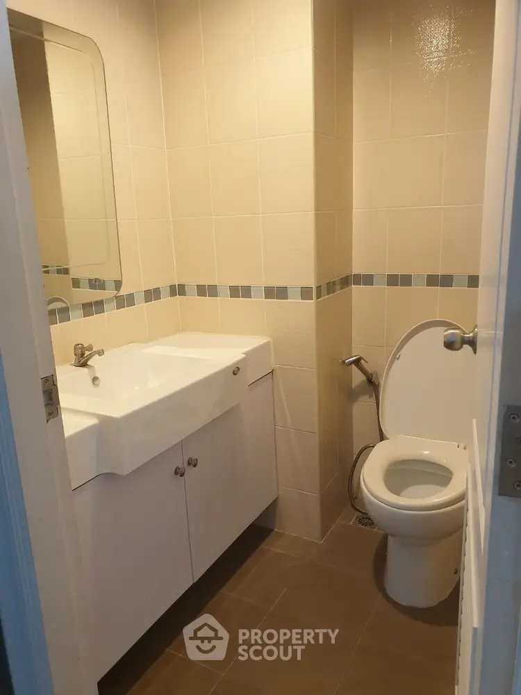  2 Bedrooms Condo at Lumpini Center สุขุมวิท 77-1