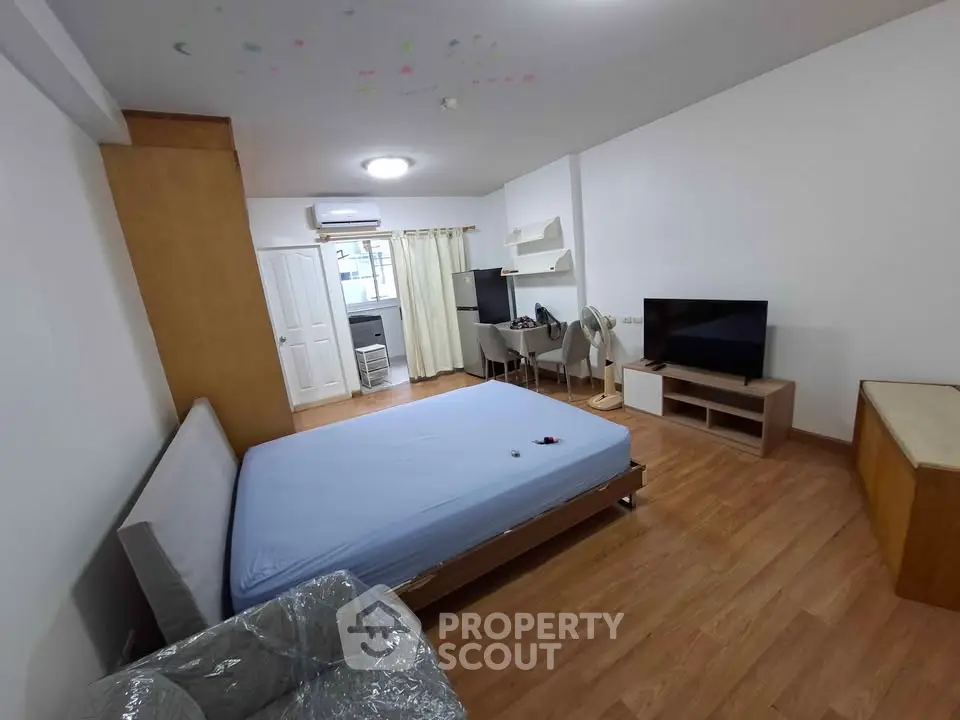 Spacious bedroom with modern furnishings and natural light, ideal for comfortable living.