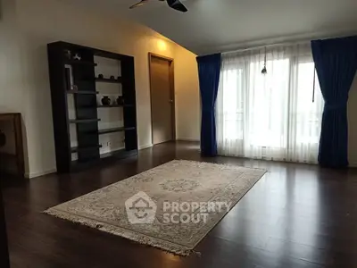  4 Bedrooms Condo -4