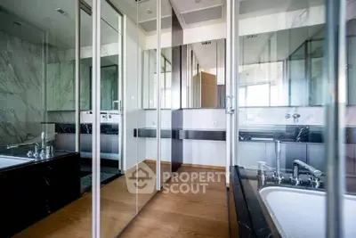 Luxurious modern bathroom with mirrored walls and elegant fixtures