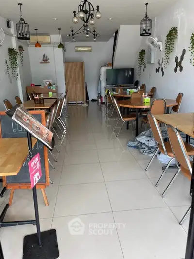 Charming cafe interior with modern decor and ample seating, perfect for a cozy dining experience.