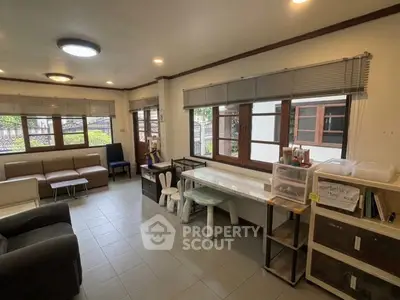 Spacious living room with large windows and modern furniture, perfect for family gatherings.