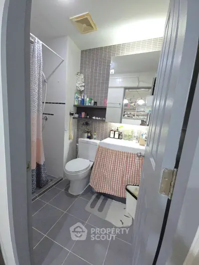 Cozy bathroom with modern fixtures and stylish decor