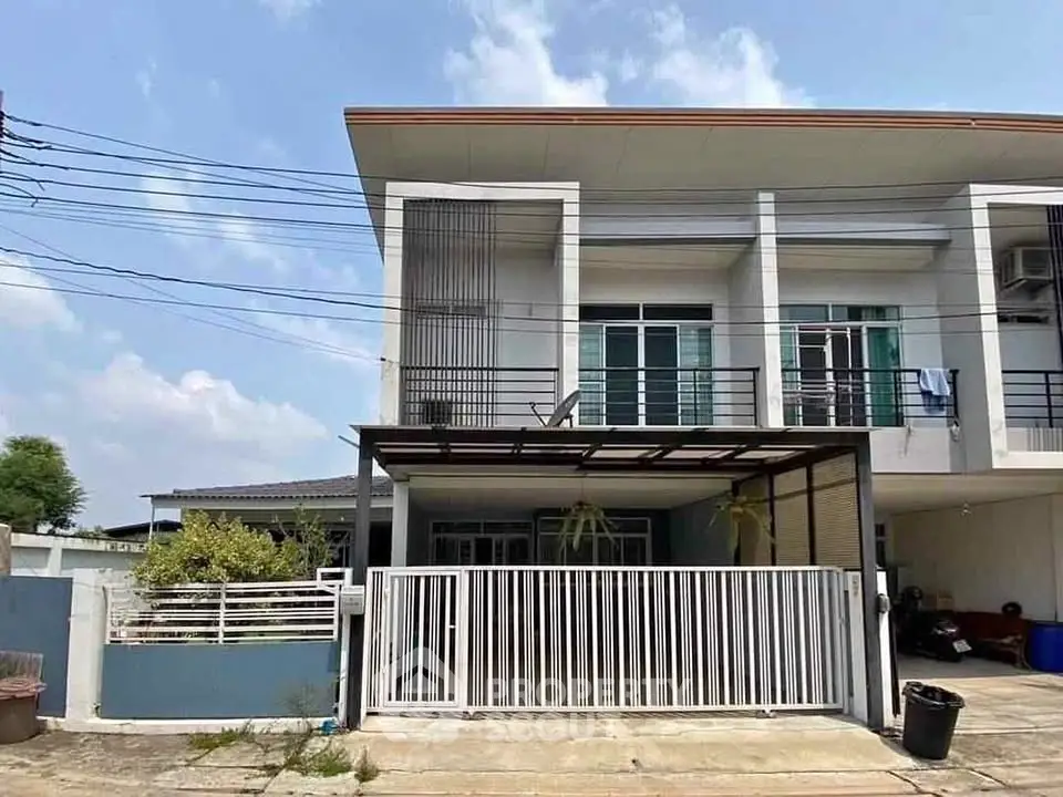 Modern semi-detached house with sleek design and spacious driveway