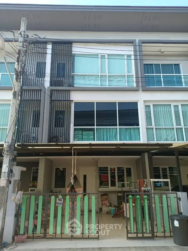 image_rental-8233869