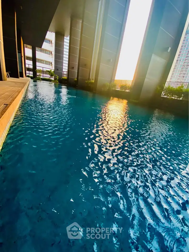 Luxurious high-rise pool with stunning city views and modern architecture