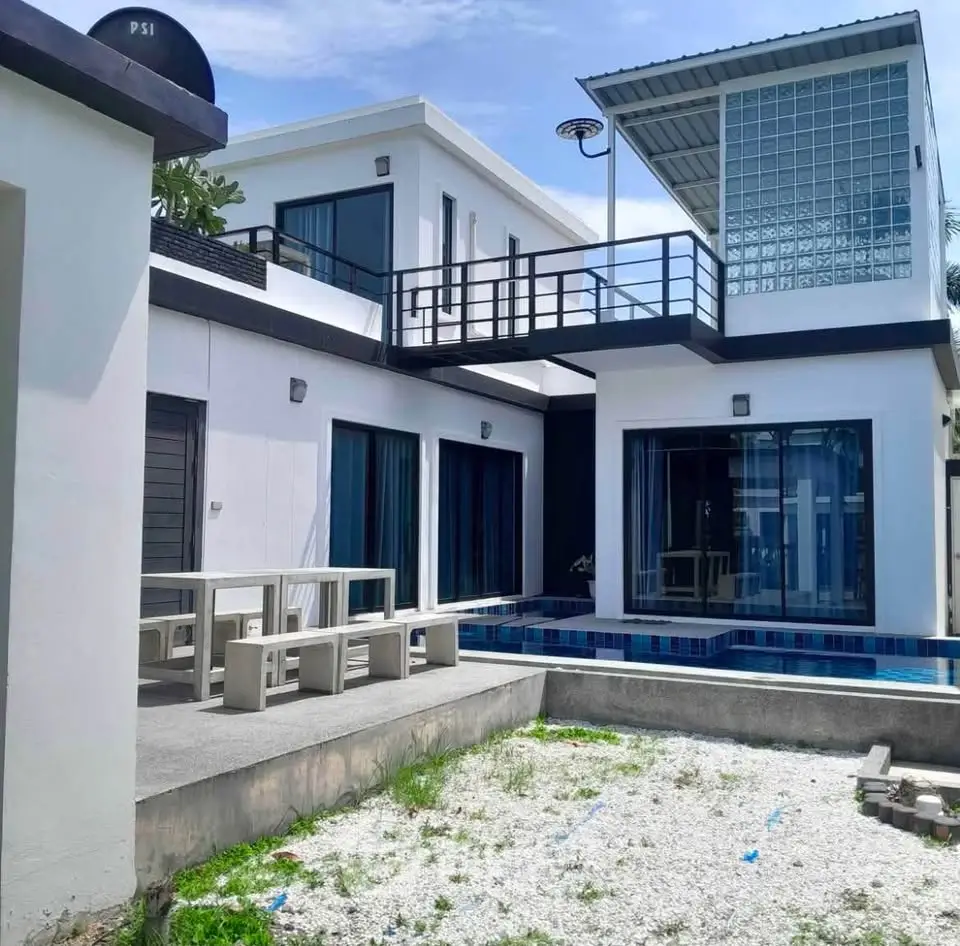 Modern luxury villa with pool and spacious outdoor area, perfect for relaxation and entertainment.