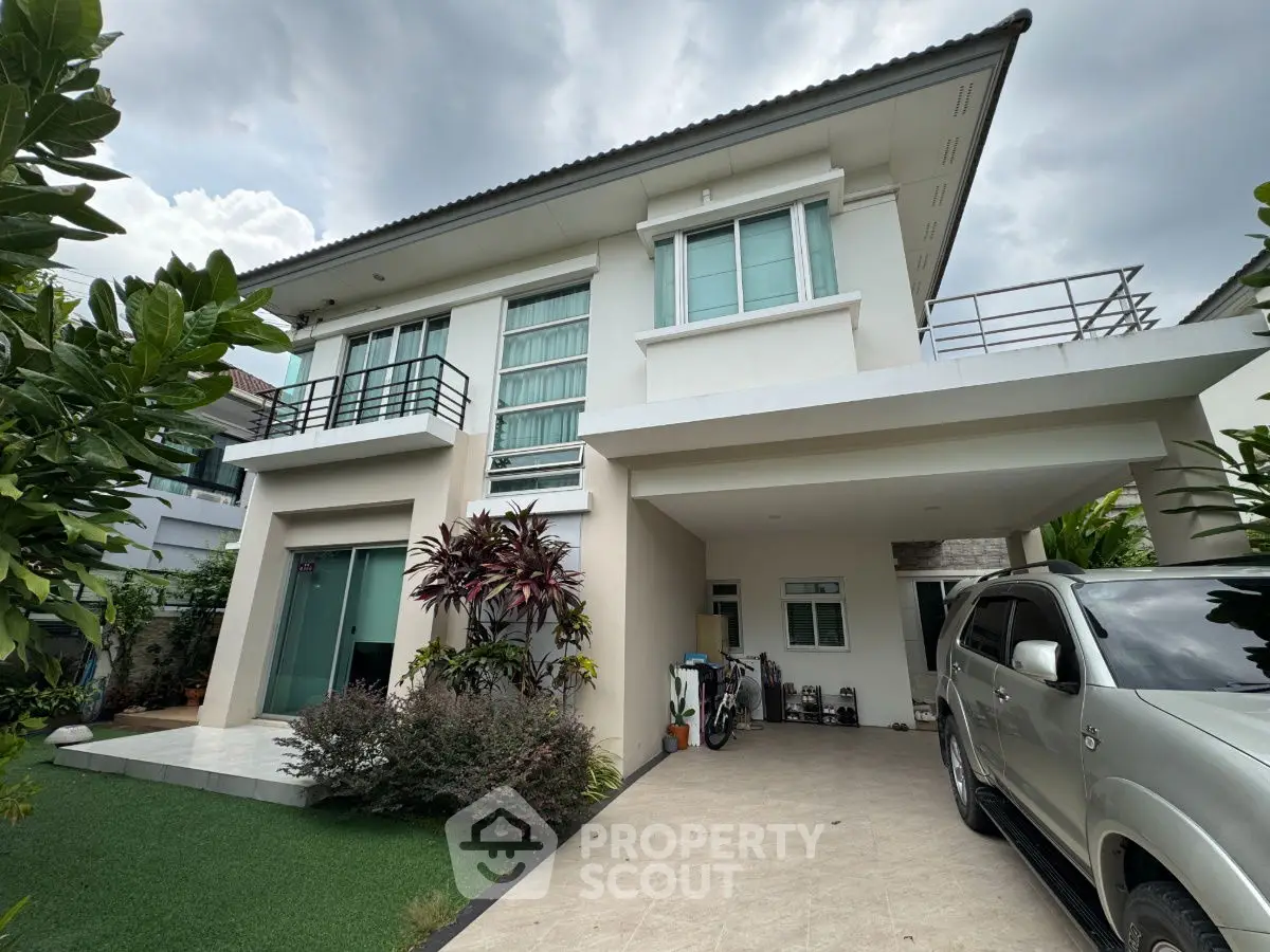 Modern two-story house with a sleek design, spacious driveway, and lush greenery, perfect for family living.