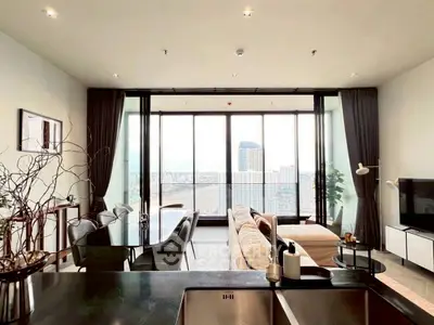 Luxurious living room with stunning city view and modern furnishings