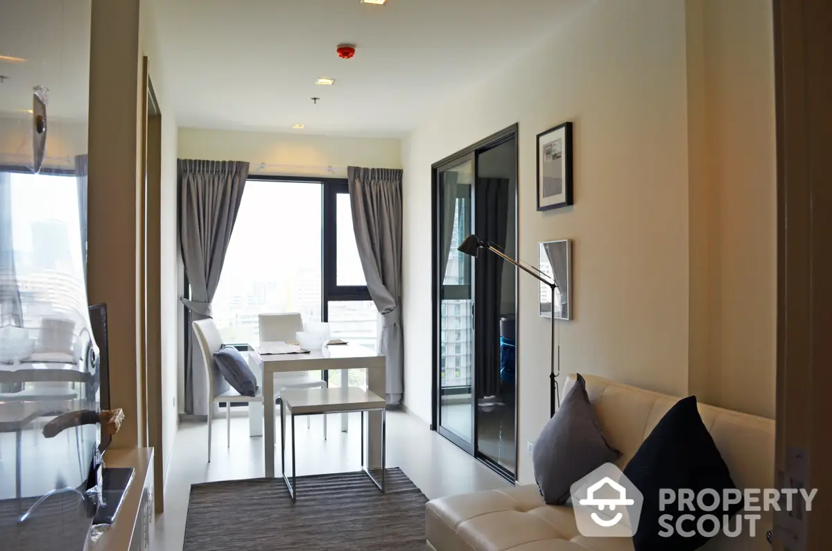 Fully Furnished 1 Bedroom Condo at Rhythm Sukhumvit 36 38-1