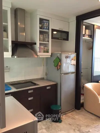 2 Bedrooms Condo at Sathorn House Condominium-7