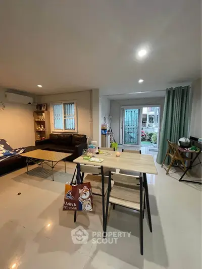 Spacious living room with modern furniture and garden view, perfect for family gatherings.