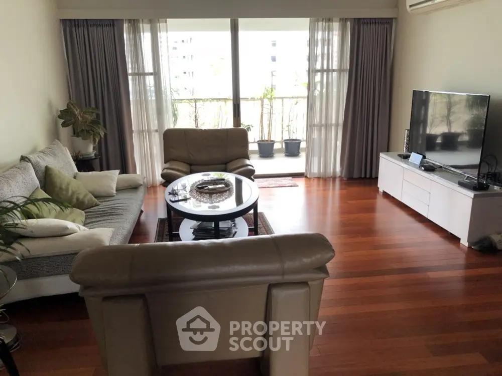  3 Bedrooms Condo -1