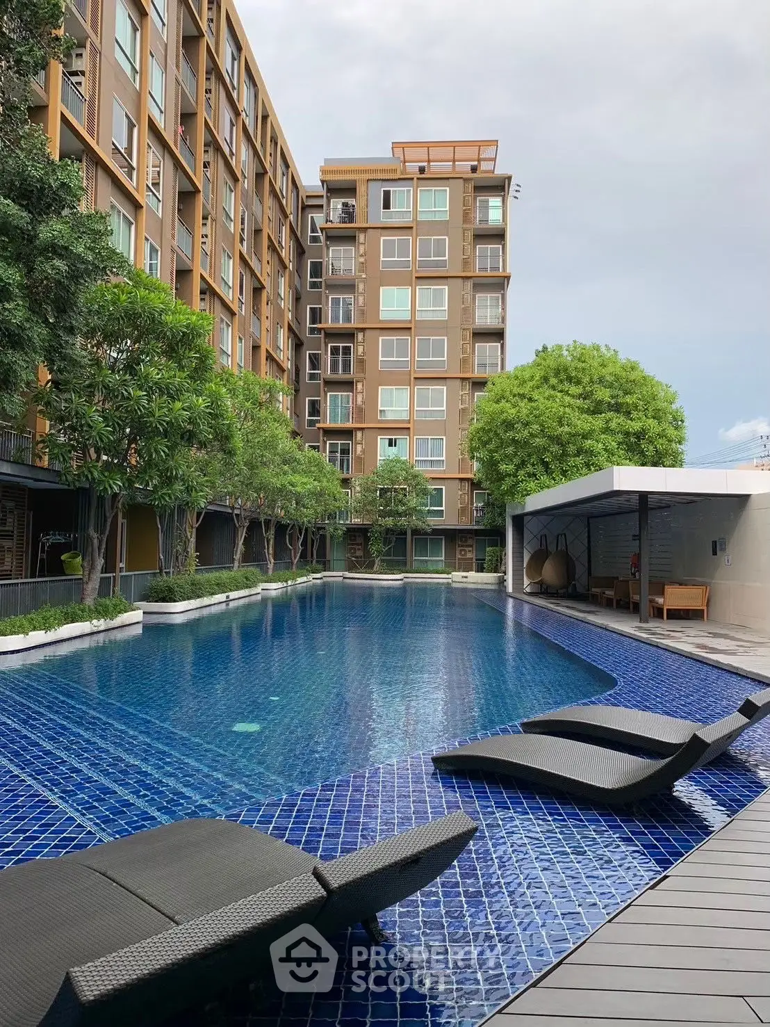 Luxurious apartment complex with stunning pool and modern amenities