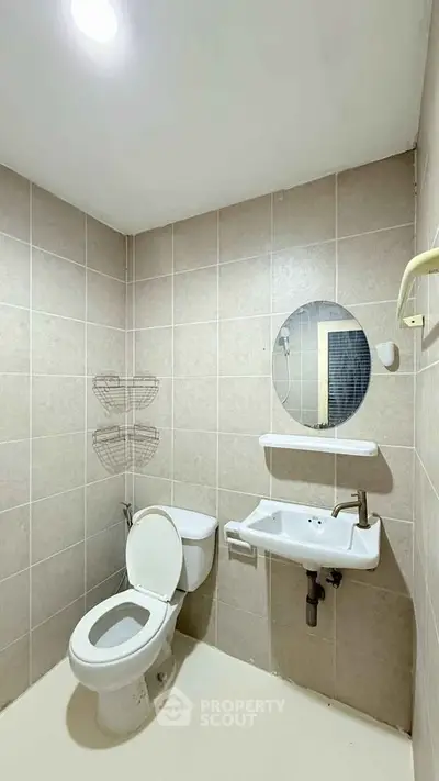 Modern bathroom with sleek fixtures and neutral tiles, ideal for contemporary living.