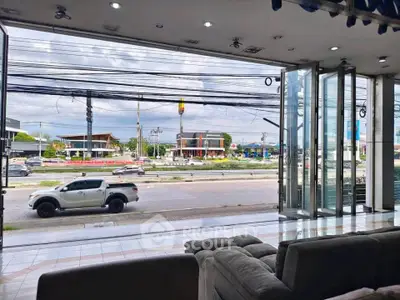 Spacious showroom with large glass windows offering a vibrant street view, ideal for commercial opportunities.