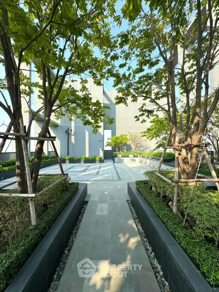 Modern rooftop garden with lush greenery and elegant design