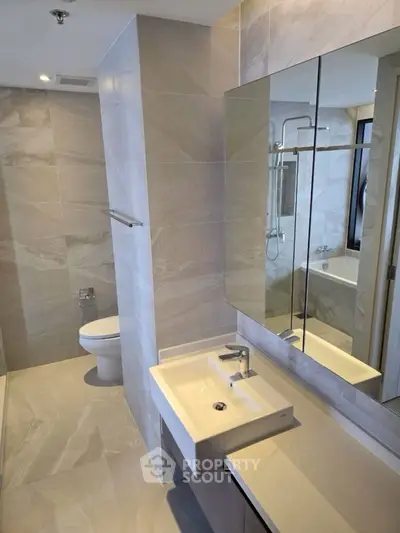 Modern bathroom with sleek fixtures and elegant tile design