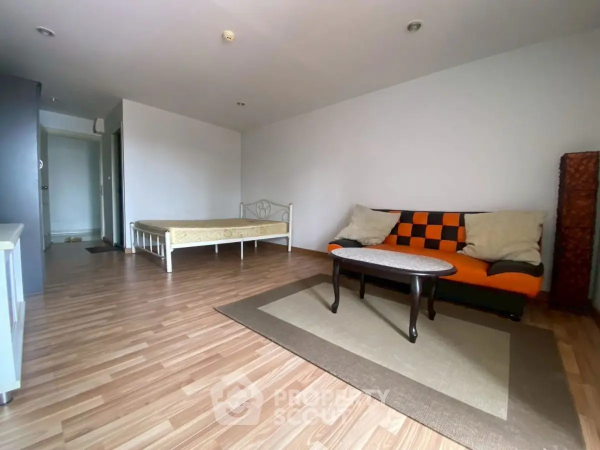 Spacious studio apartment with modern furnishings and wooden flooring