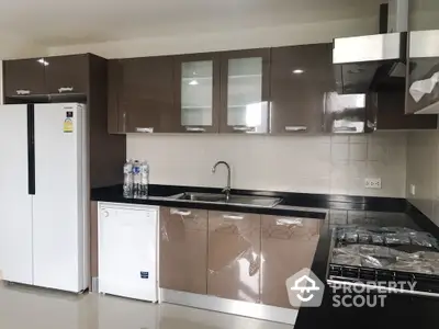  3 Bedrooms Condo -2