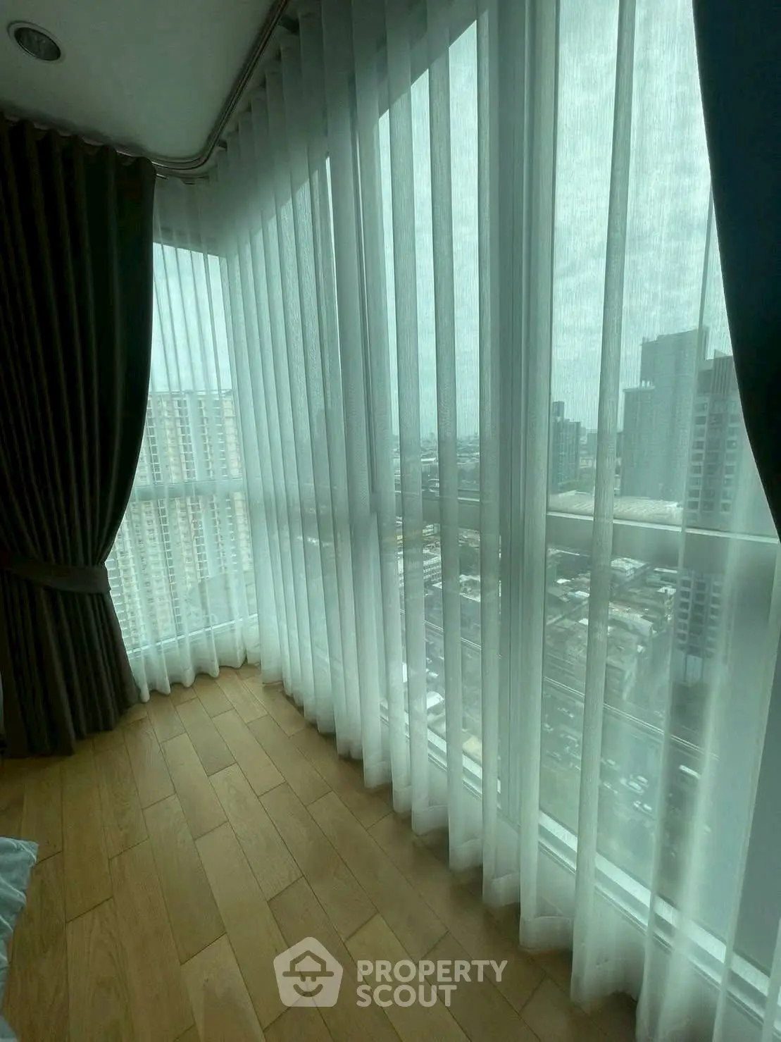 Spacious corner unit with floor-to-ceiling windows offering a stunning city view.