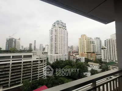  2 Bedrooms Condo at Circle Condominium-5