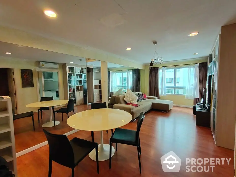  2 Bedrooms Condo at Lumpini Suite สุขุมวิท 41-1