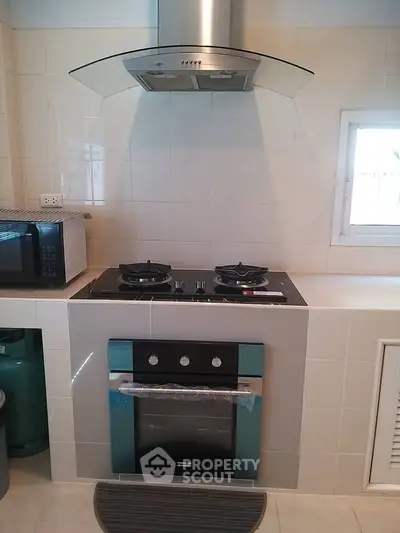 Modern kitchen with gas stove and oven, featuring sleek design and efficient layout.