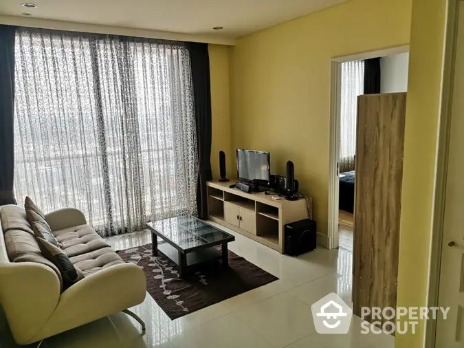 Fully Furnished 1 Bedroom Condo at Aguston Sukhumvit 22 Livingroom