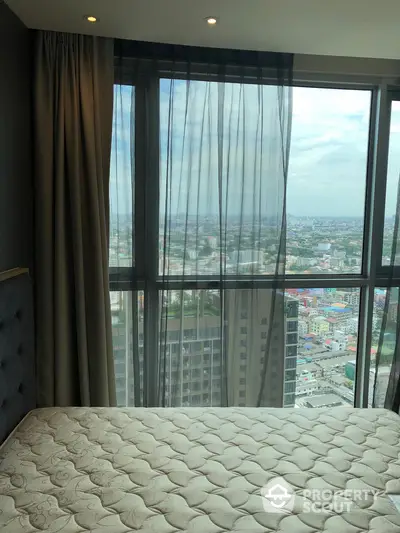  1 Bedroom Condo at Sky Walk Phra Khanong-2